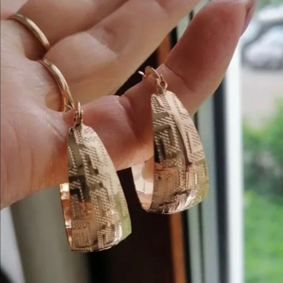 New Luxury Round Hoop Earrings - Picture 7 of 8